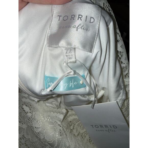 Torrid size 22 NWT Ivory Ever After Wedding Dress - Picture 4 of 7